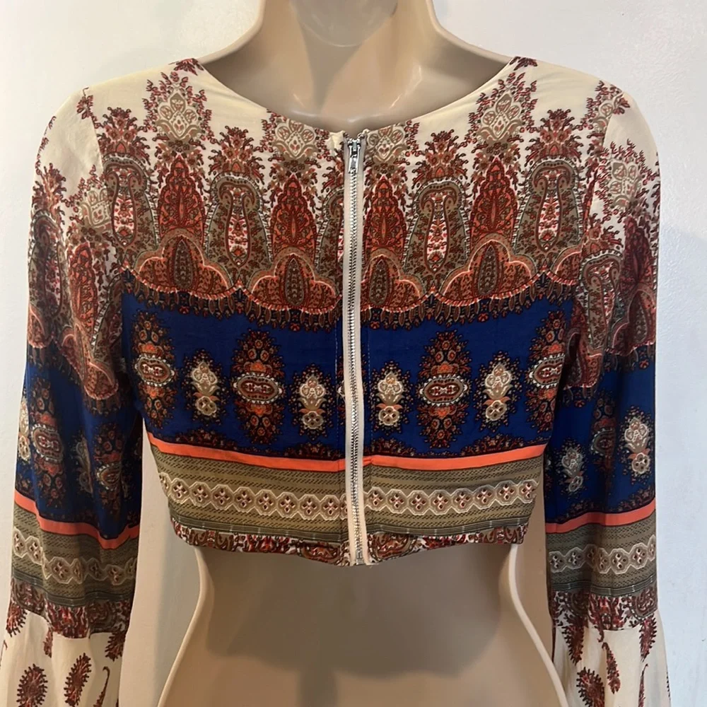ONE WAY Boho Bell Sleeve Crop Top Criss Cross Front Design Detail - Picture 6 of 10